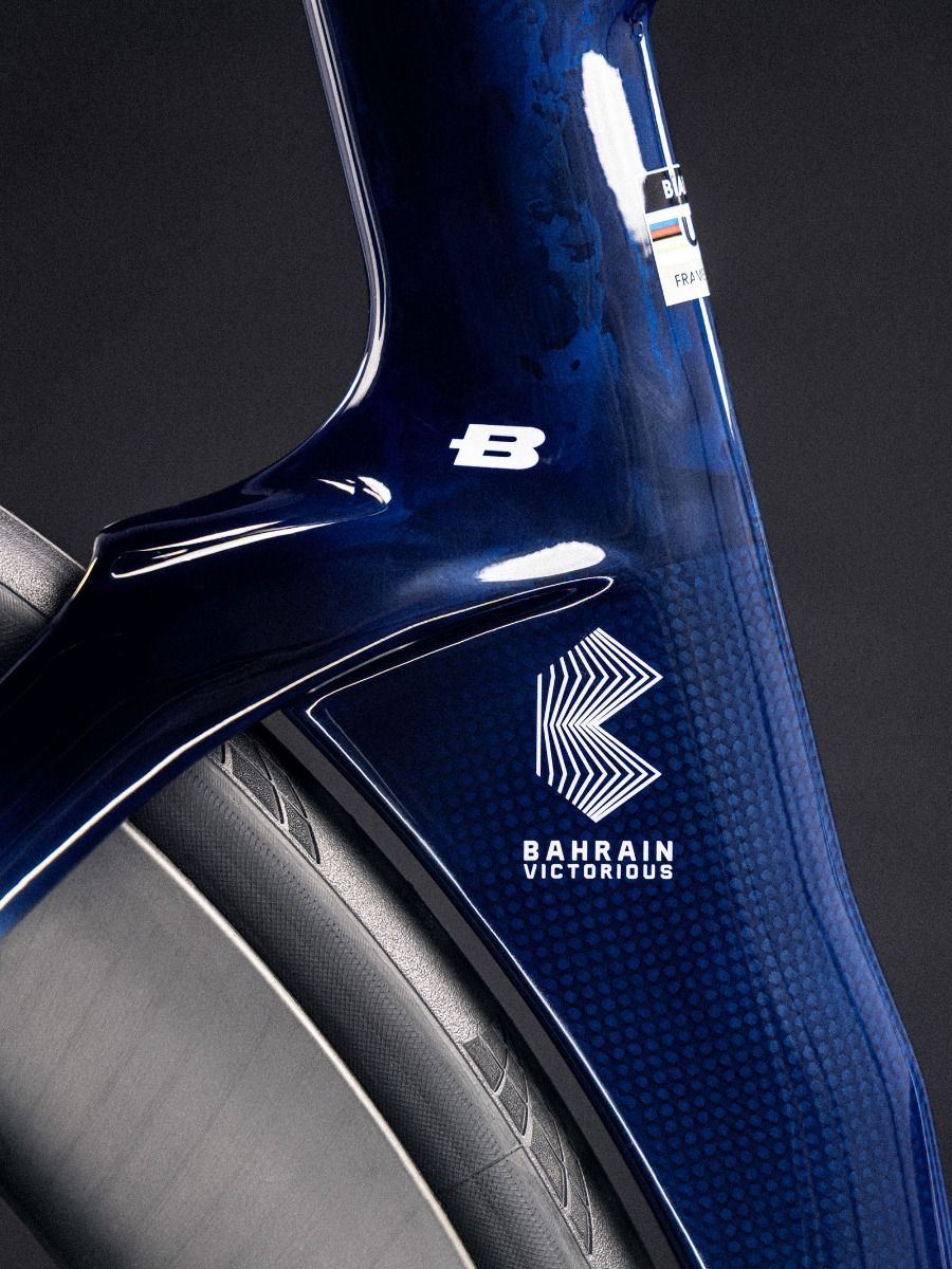 BIANCHI OLTRE RC TEAM REPLICA 2026 TEAM BAHRAIN VICTORIOUS - Imagen 7