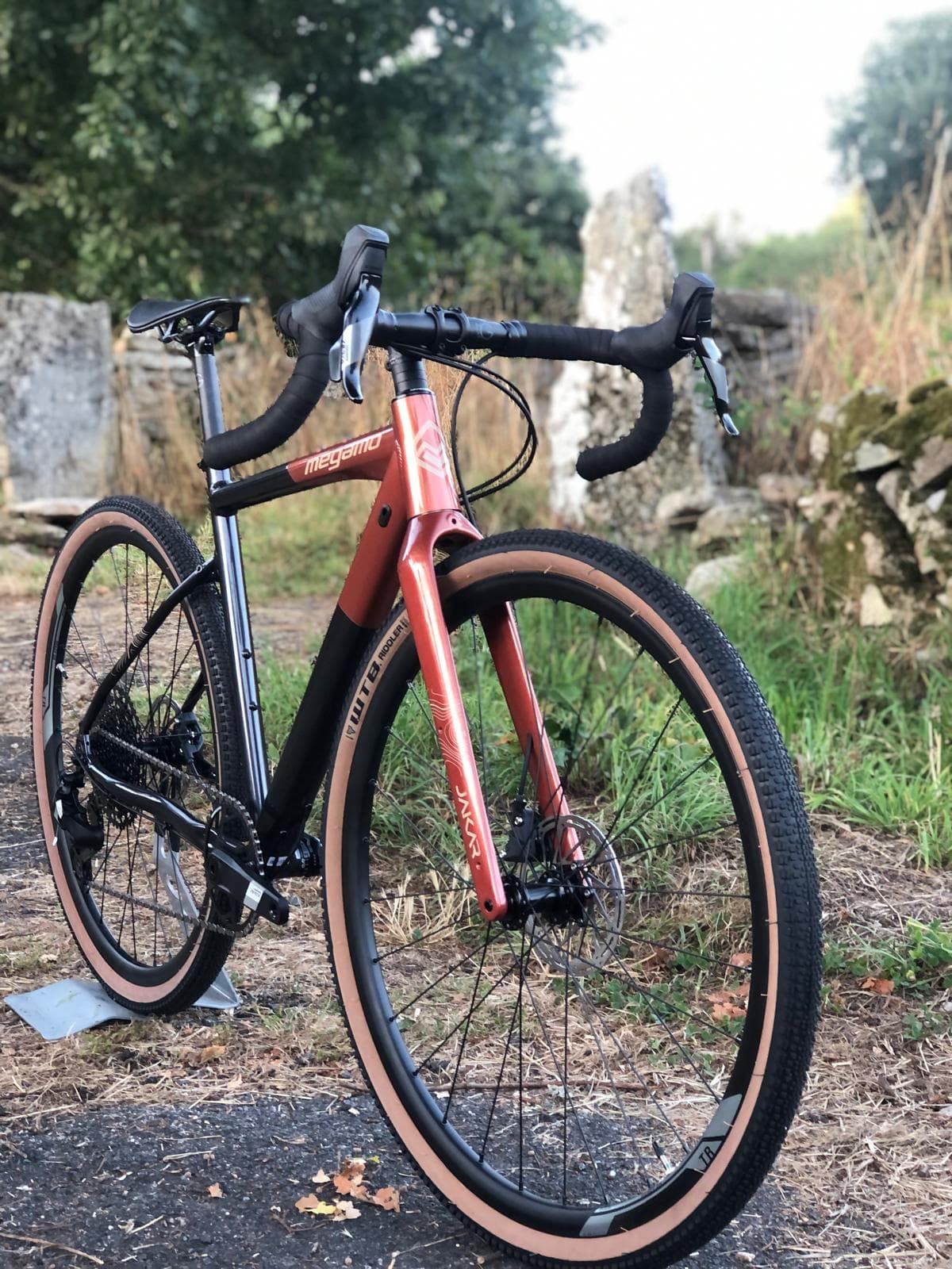 BICICLETA GRAVEL MEGAMO JAKAR 20 BROWN 2024. ULTIMA UNIDAD!! TALLA S - Imagen 3
