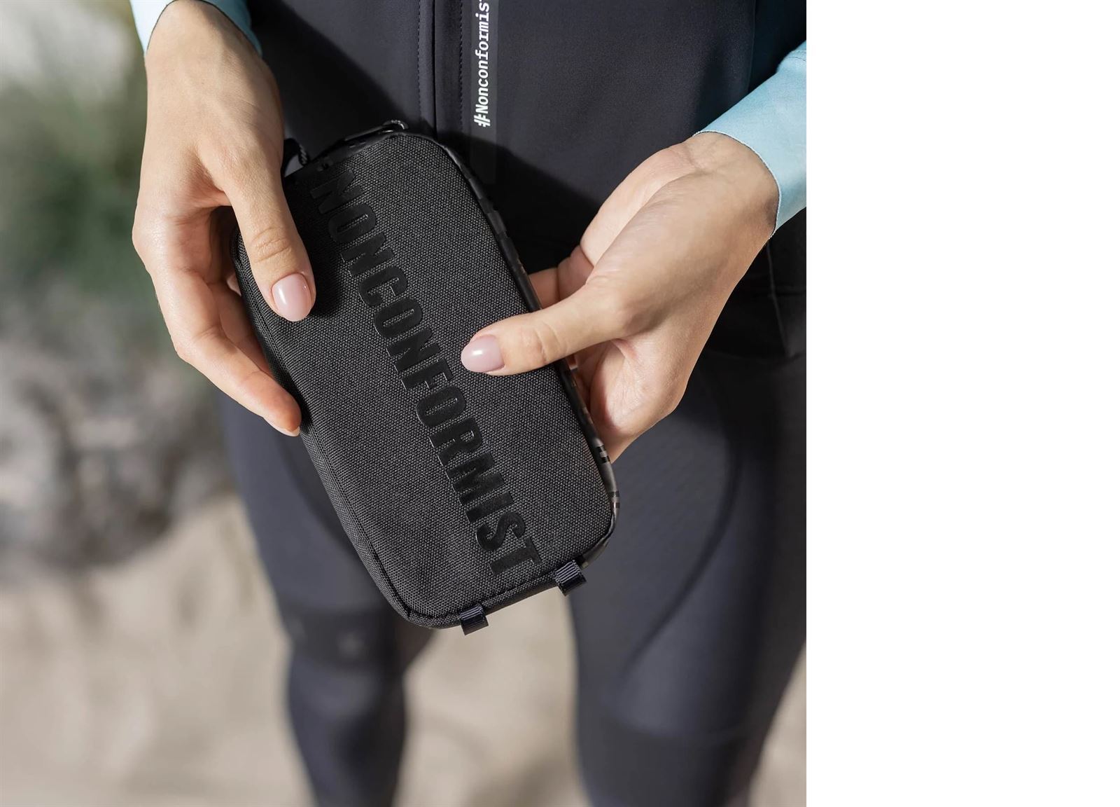 FUNDA PARA MÓVIL GOBIK ESSENTIAL NEGRO - Imagen 3