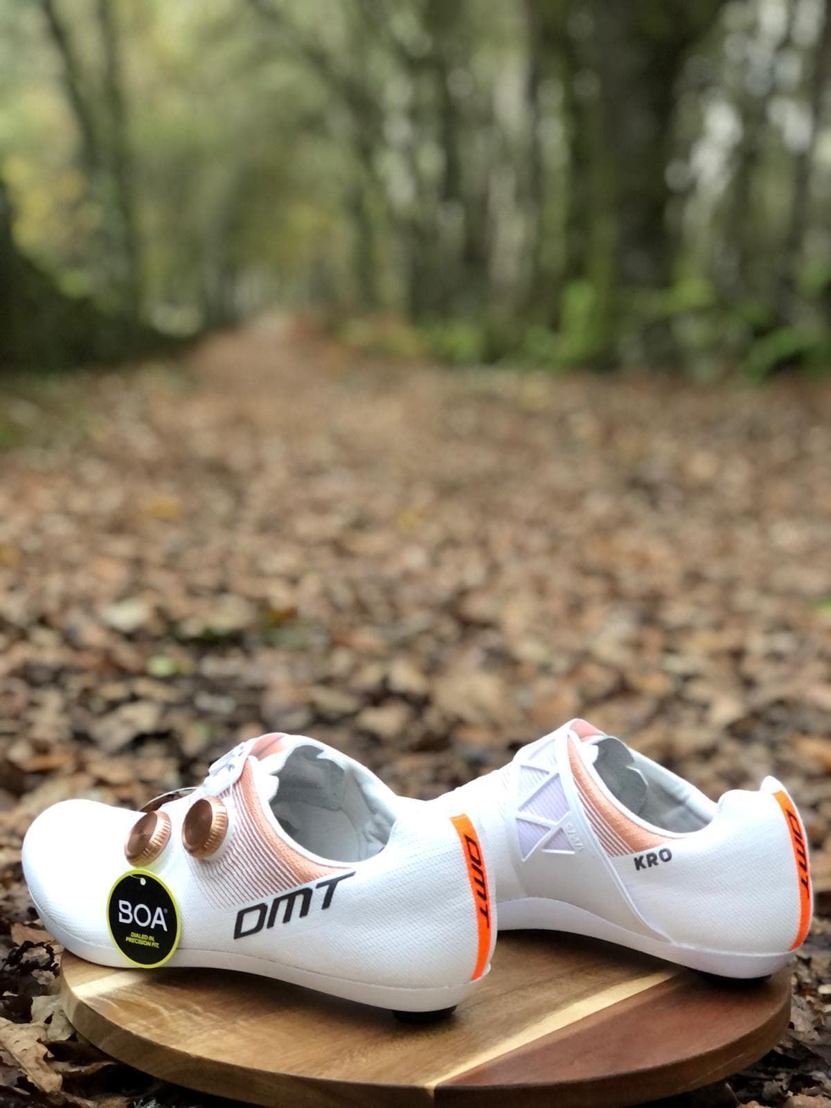 NUEVA ZAPATILLA DMT KR0 EVO BLANCO/BRONCE - Imagen 4