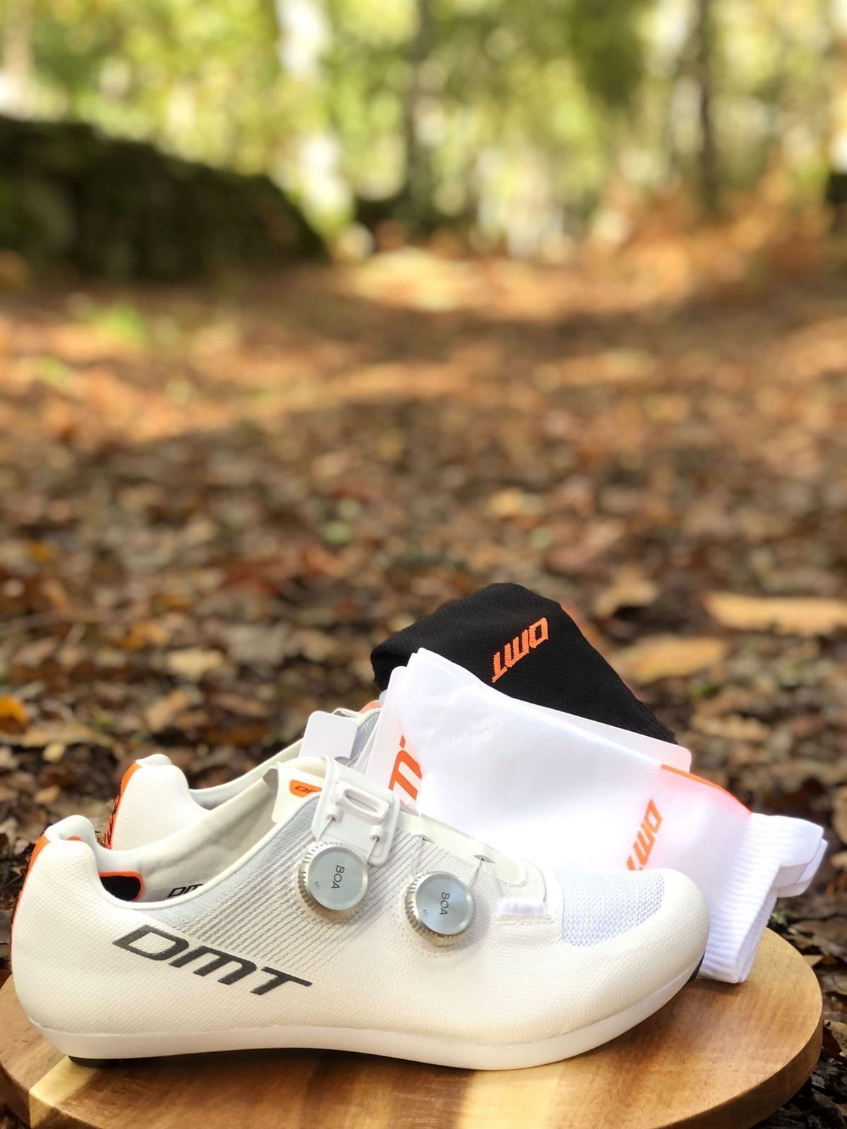 NUEVA ZAPATILLA DMT KR0 EVO BLANCO/PLATA - Imagen 1