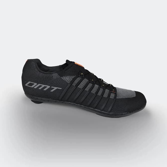 NUEVAS ZAPATILLAS DMT POGIS SUPERLIGHT 2026 NEGRO + CALCETINES DMT CLASSIC RACE DE REGALO - Imagen 1