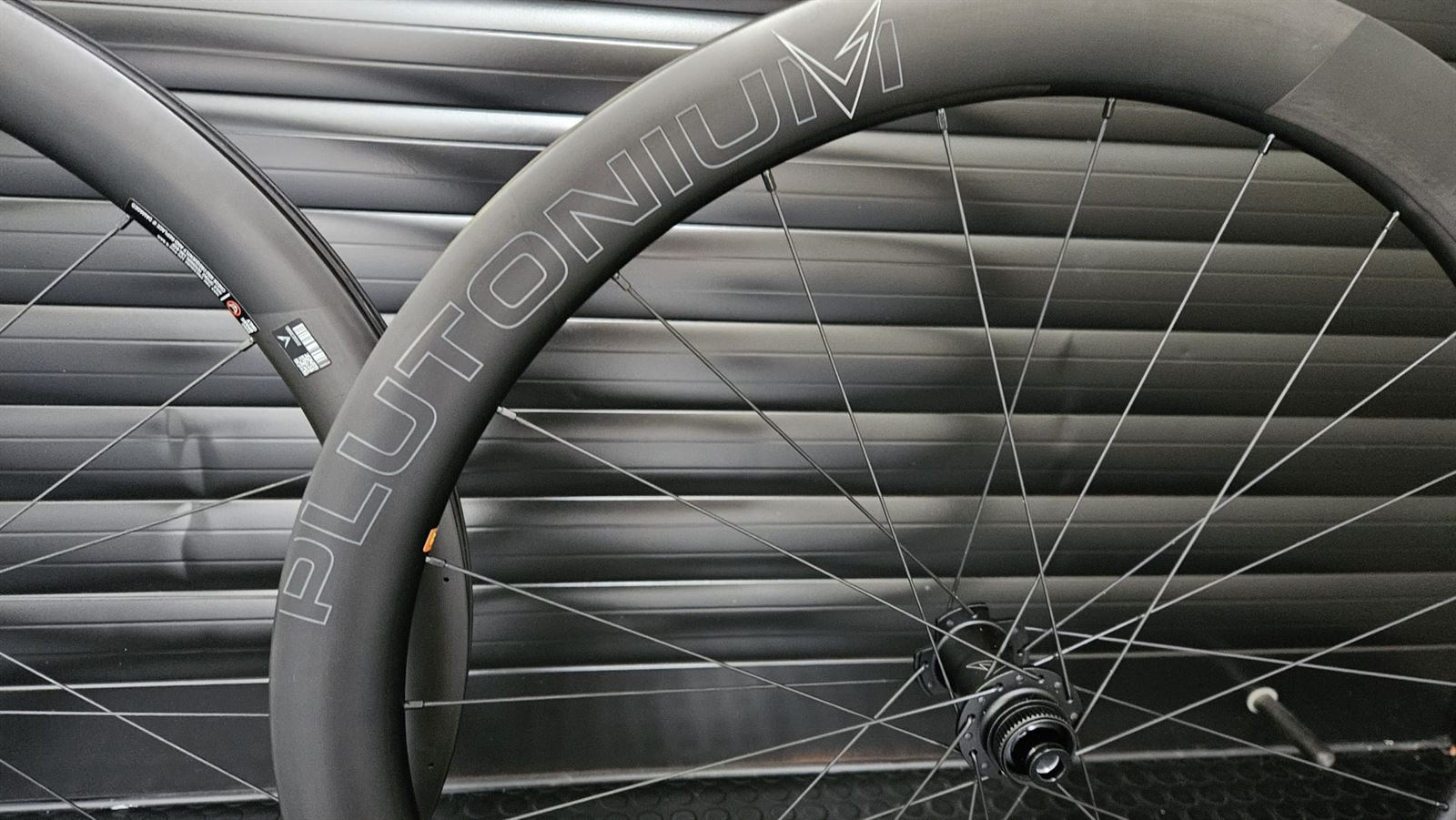 VELOMANN PLUTONIUM 50mm HG11 JUEGO DE RUEDAS CARRETERA - Imagen 6